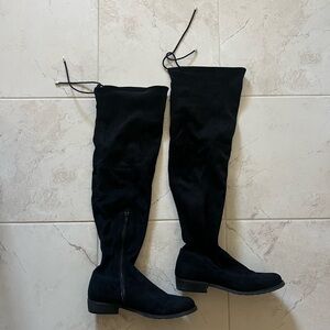 Black over the knee boots 🖤